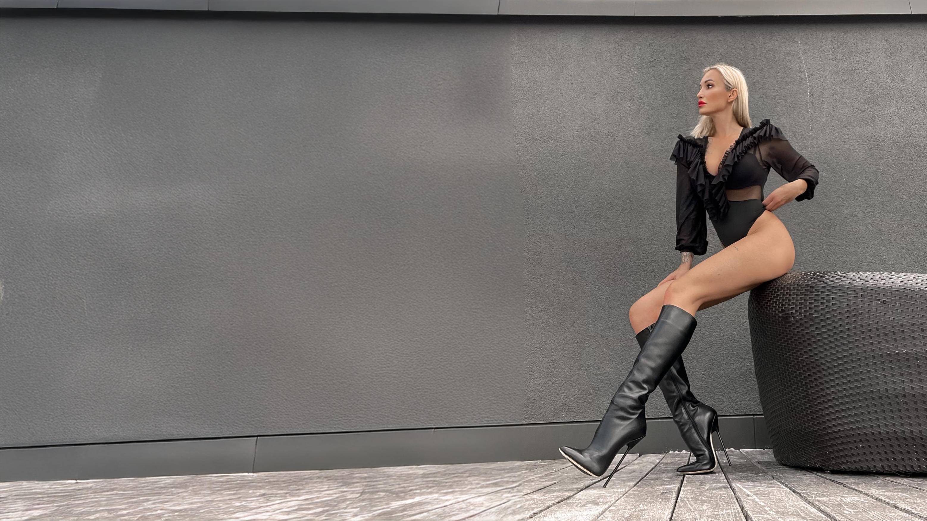 Venus Knee Boots