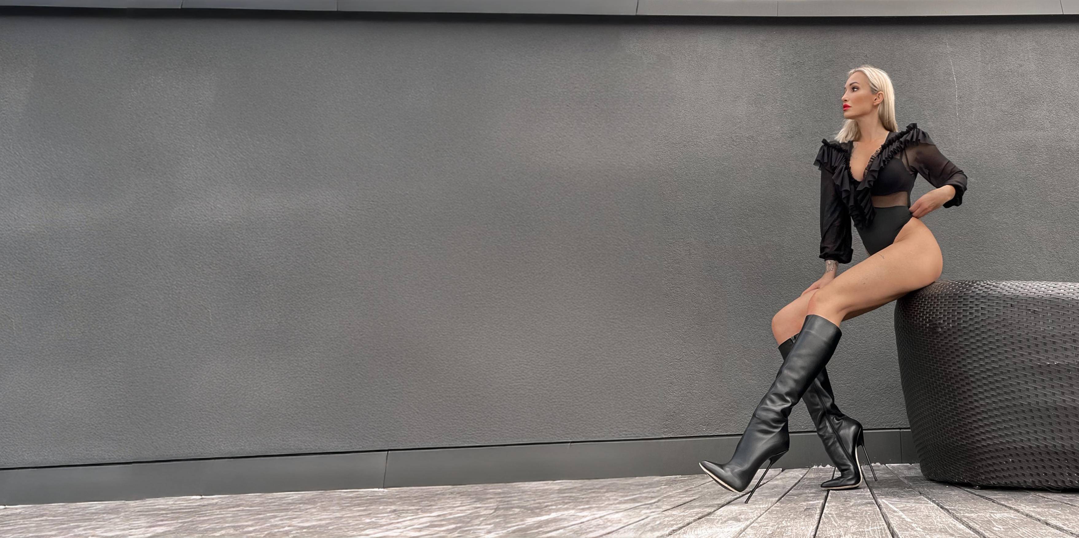 Venus Knee Boots
