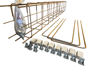 Wapeningskorf Ø12 3O 23 x 33 x 300 cm inclusief verlengde haarspelden