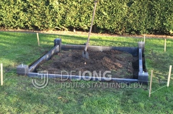 Betonpoer Oud Hollands 12 x 12 x 45cm - schroefhuls M16