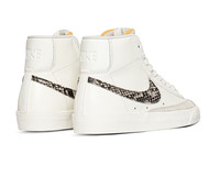 Nike Wmns Blazer Mid '77 SE Sail Particle Beige DA8736 100 - Bruut
