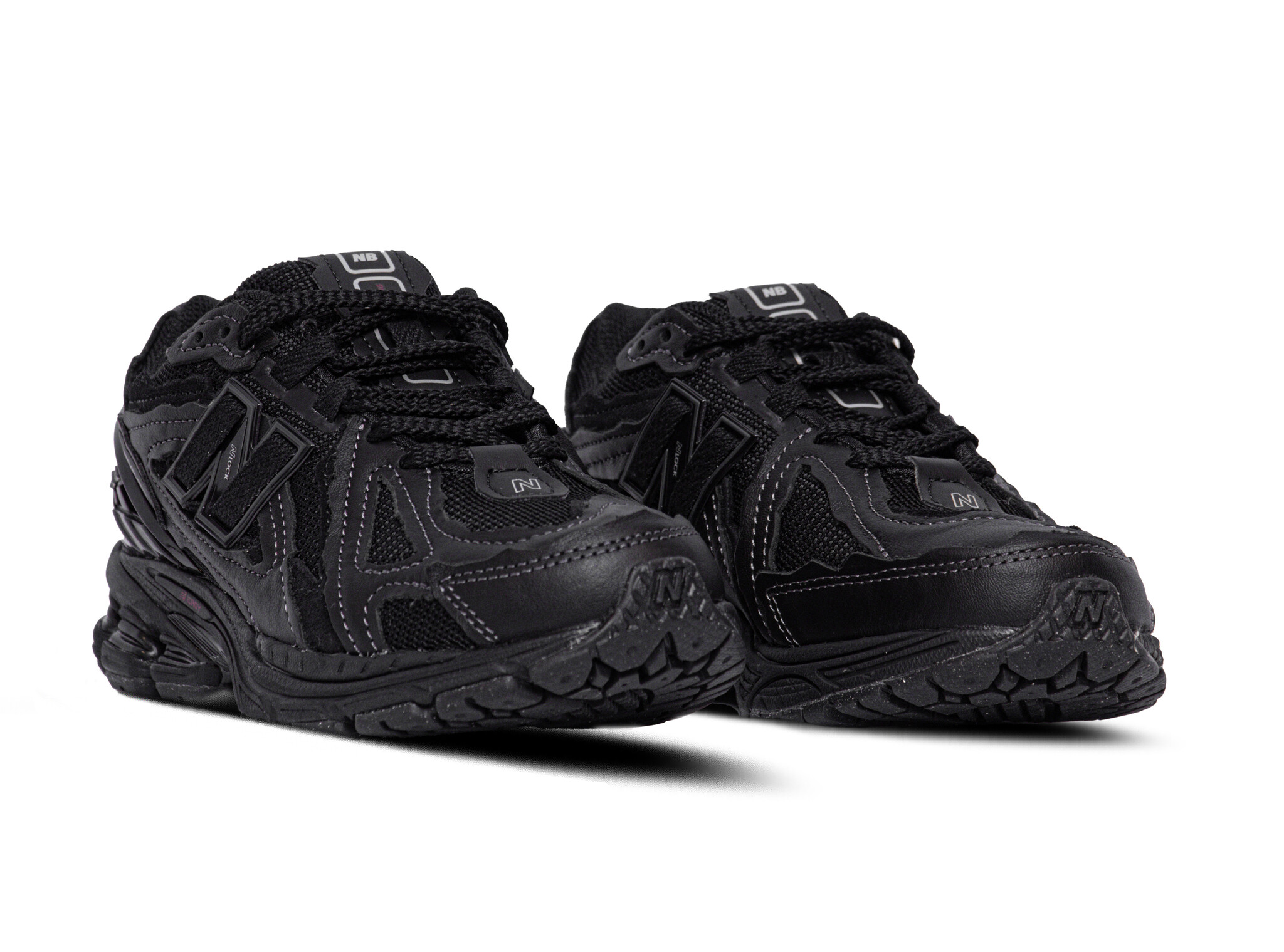 New balance hotsell black silver