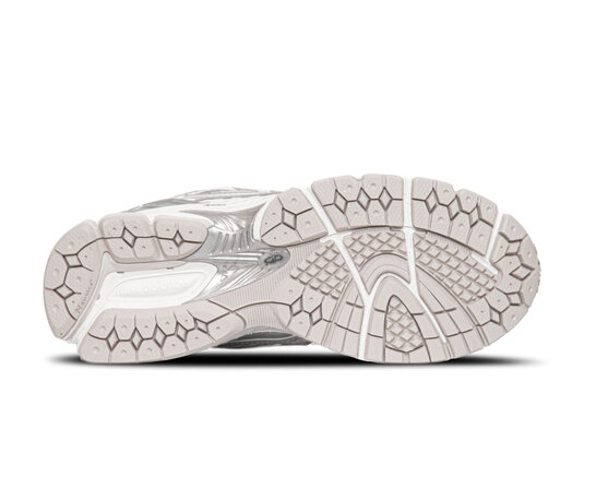 M1906 Silver Metallic Sea Salt M1906REE New Balance M1906 Silver Metallic Sea Salt M1906REE