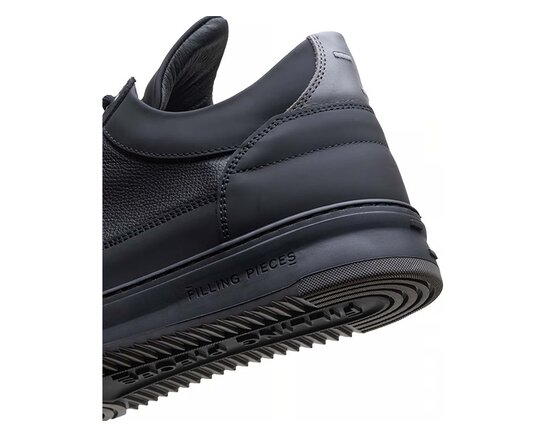 Low Top Tech Crumbs Black 300219 130 Filling Pieces Low Top Tech Crumbs Black 300219 130