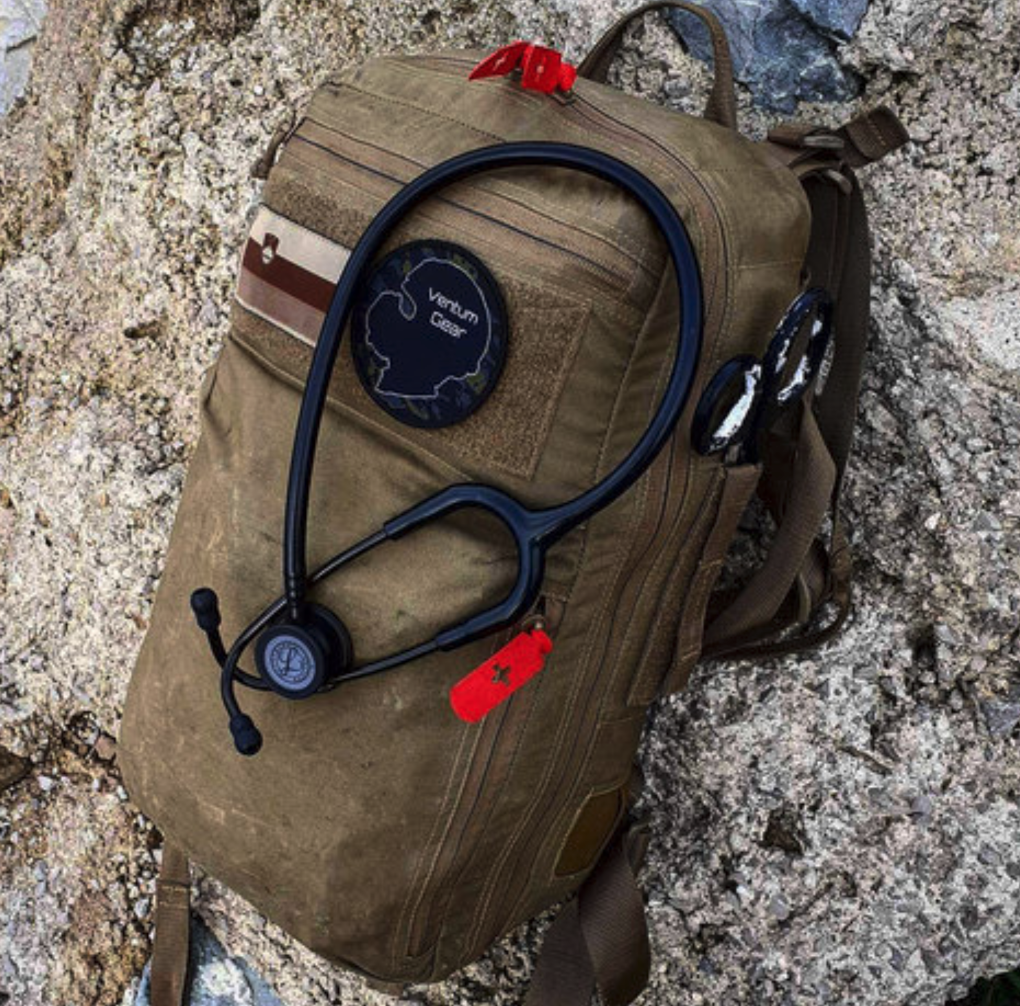 TACPULL Zipper Puller Medic Cross Red