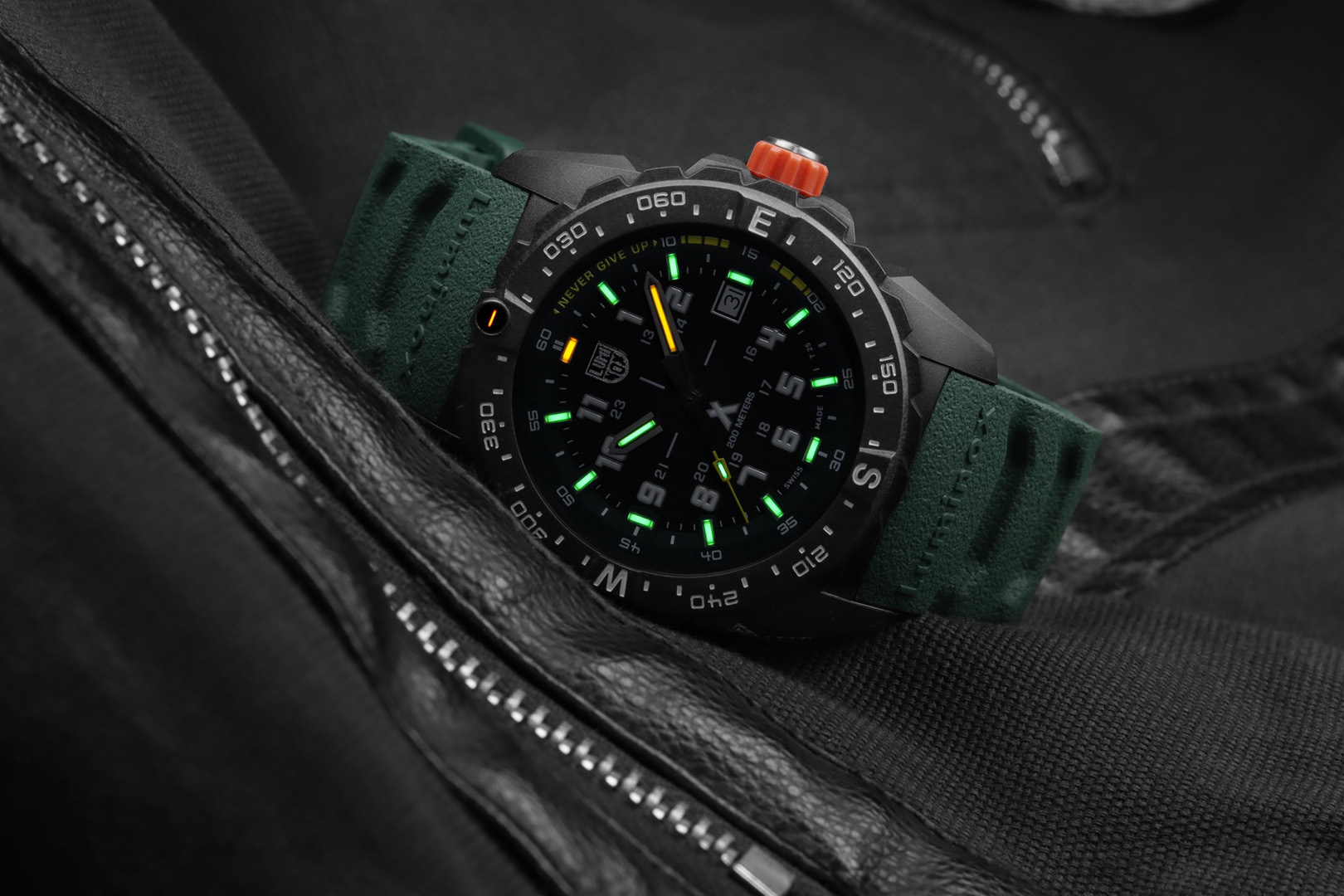 3735 Bear Grylls Survival Land  Green (43mm)