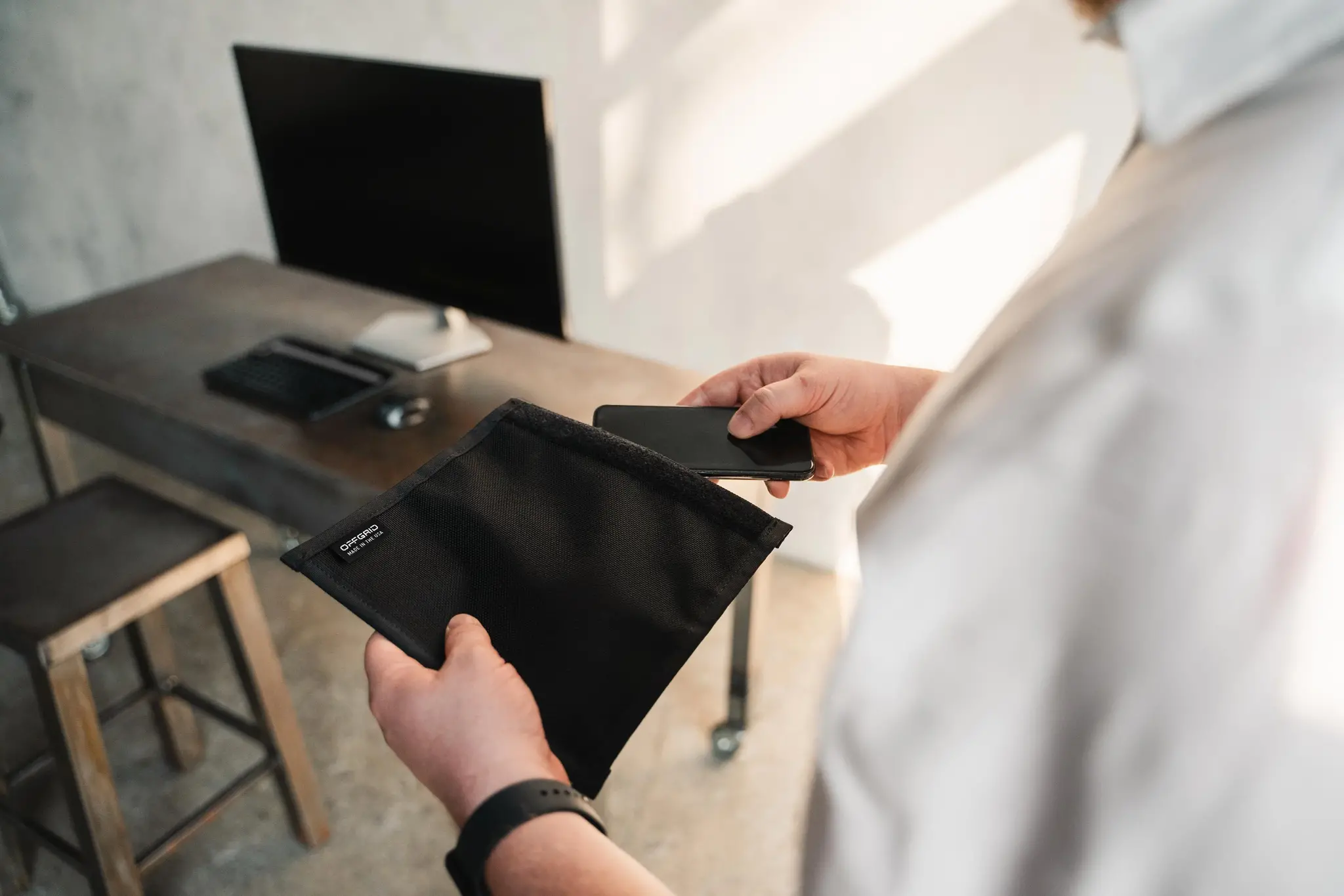 Utility Faraday Mobile Sleeve Non-Window