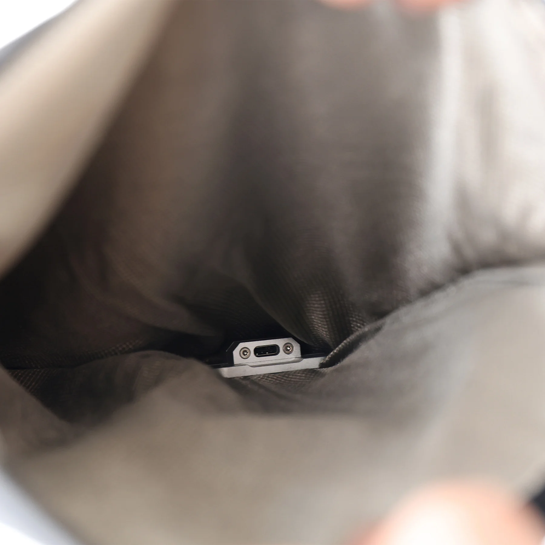 Premium Faraday Laptop Bag with USB-C Phase Filter