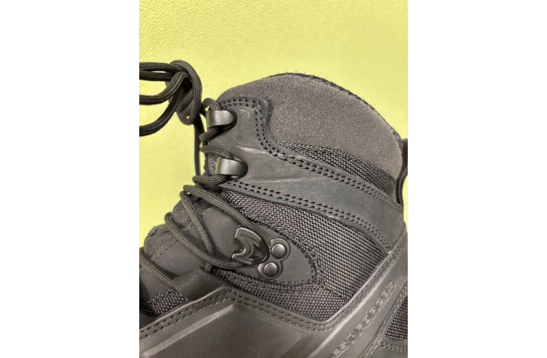 Quest 4D Forces 2 Black EN Maat UK 9 - Demo-model met lichte schade