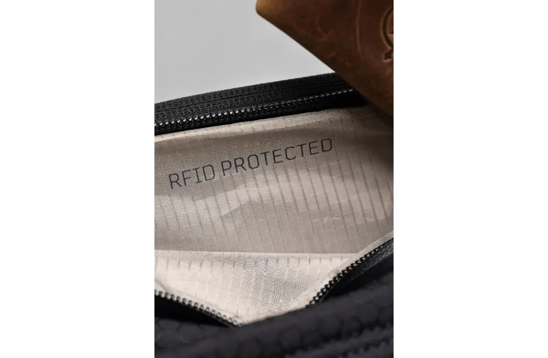 PHANTOM 25L Backpack Obsidian Black