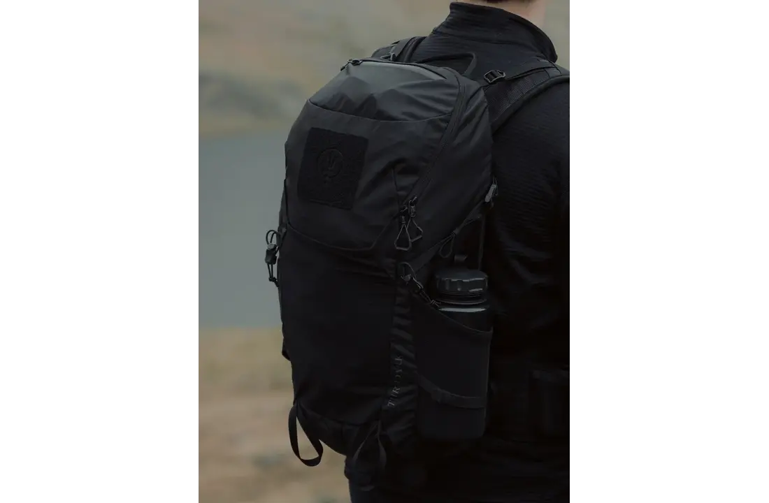 PINNACLE 28L Backpack Obsidian Black