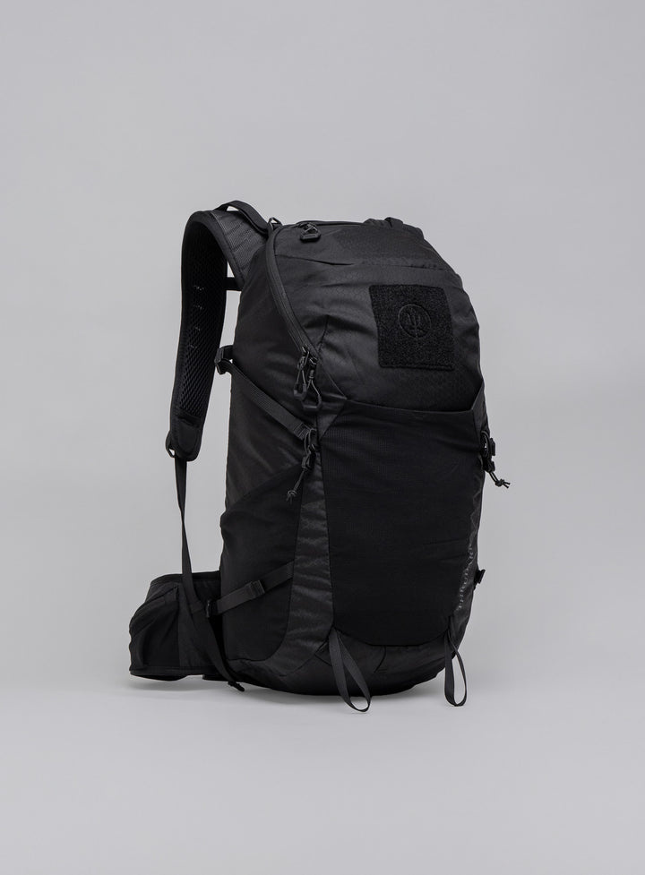 PINNACLE 28L Backpack Obsidian Black