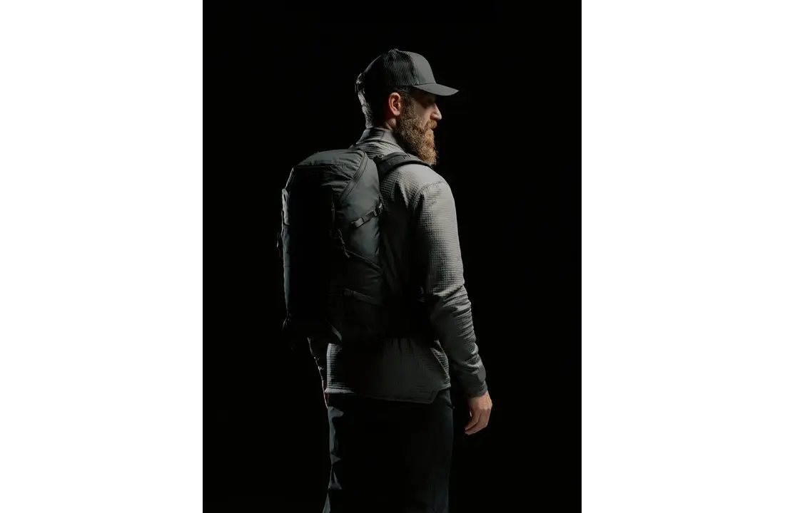 PINNACLE 28L Backpack Obsidian Black