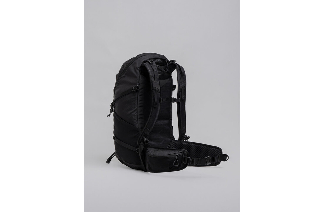 PINNACLE 28L Backpack Obsidian Black