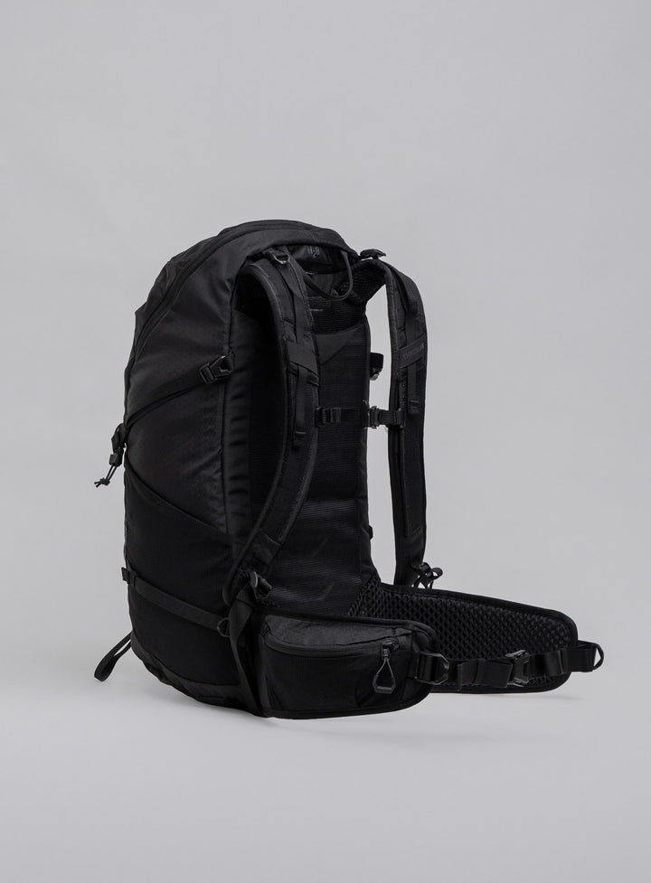 PINNACLE 28L Backpack Obsidian Black