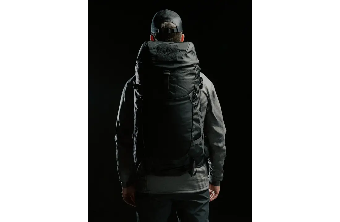 PINNACLE 42L Backpack Obsedian Black