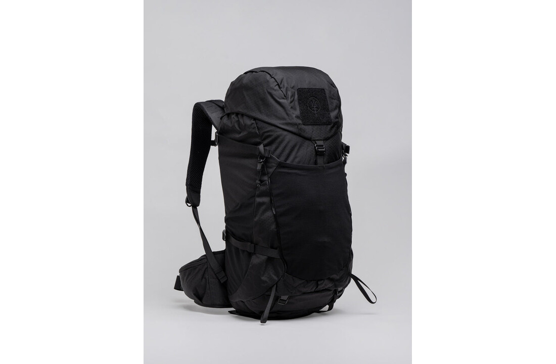 PINNACLE 42L Backpack Obsedian Black