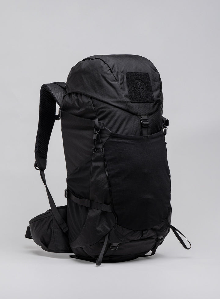 PINNACLE 42L Backpack Obsedian Black