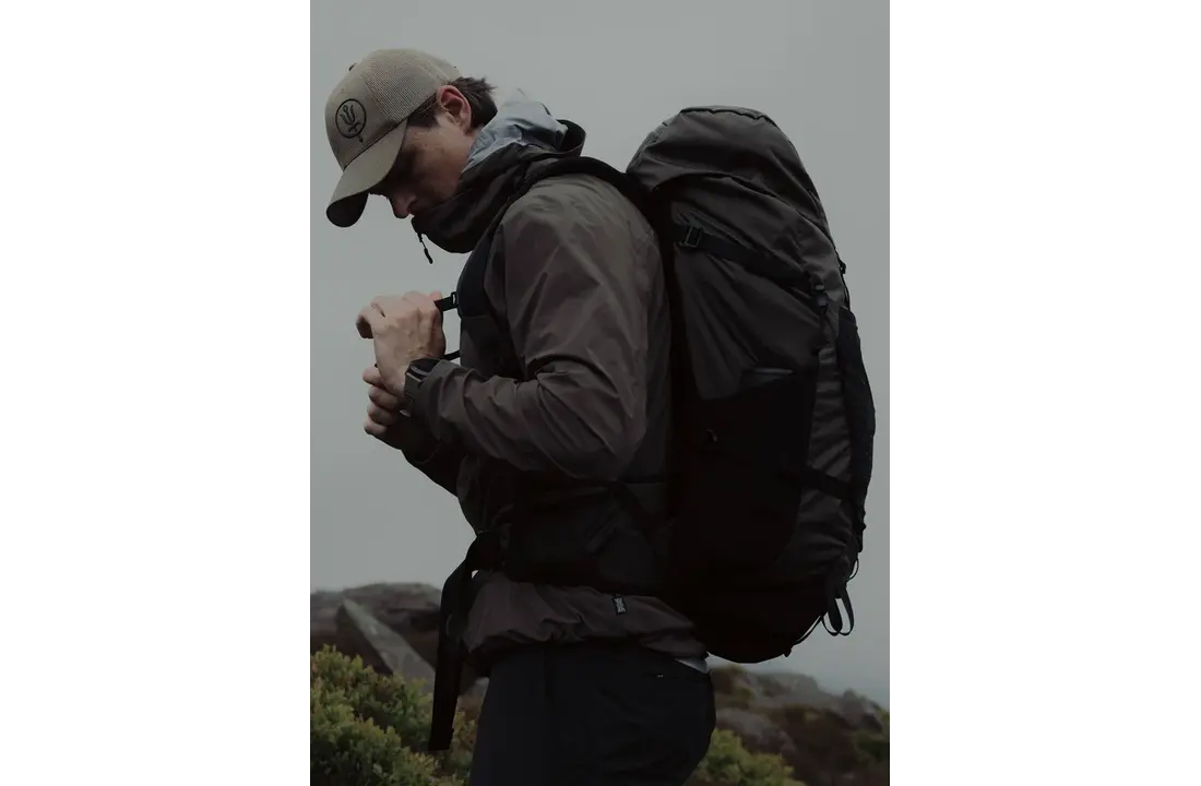 PINNACLE 42L Backpack Obsedian Black
