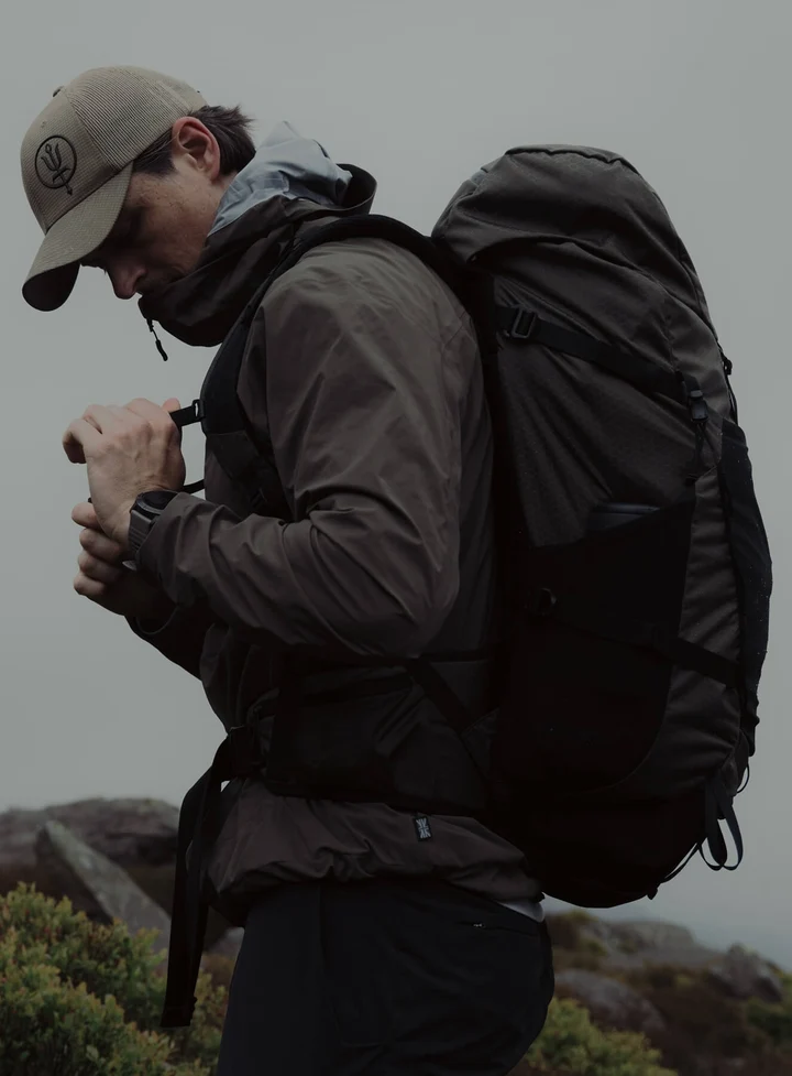 PINNACLE 42L Backpack Obsedian Black