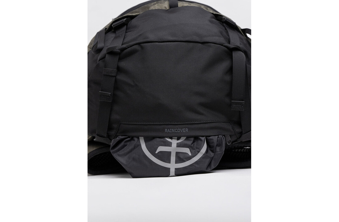 PINNACLE 42L Backpack Obsedian Black