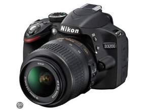 Nikon D3200 + 18-55mm VR