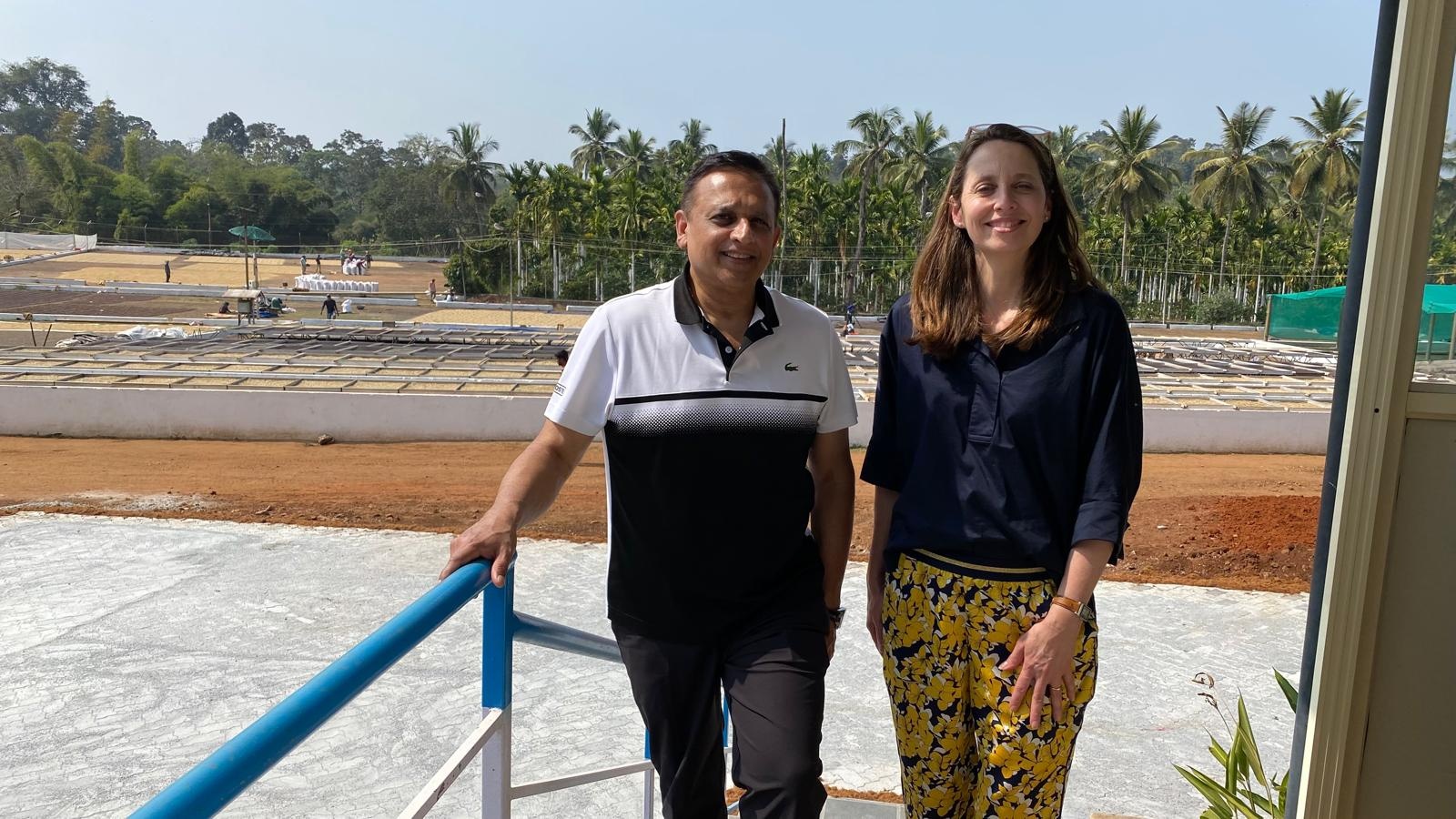 Melissa Ruberecht bezoekt de koffieverwerking en droogbedden in India