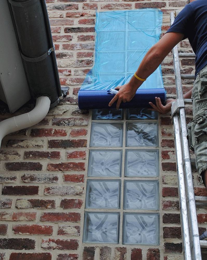 Zelfklevende beschermfolie voor ramen, deuren, en overige Zelfklevende beschermfolie voor ramen, deuren, en overige