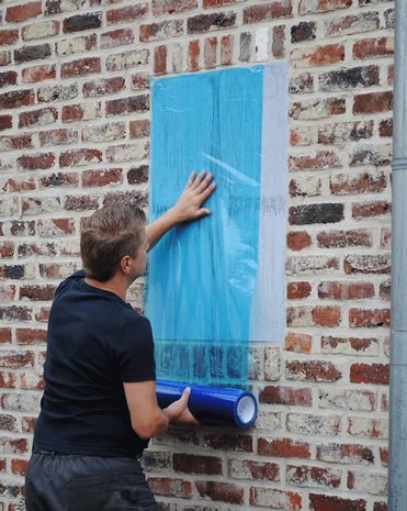 Zelfklevende beschermfolie voor ramen, deuren, en overige Zelfklevende beschermfolie voor ramen, deuren, en overige