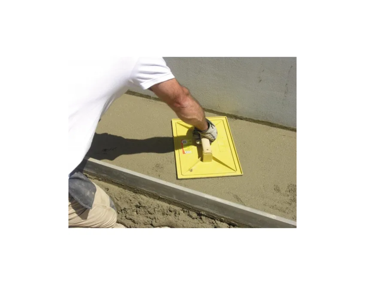 Afwerken van pleister- en stucwerk met Taloche PVC Afwerken van pleister- en stucwerk met Taloche PVC