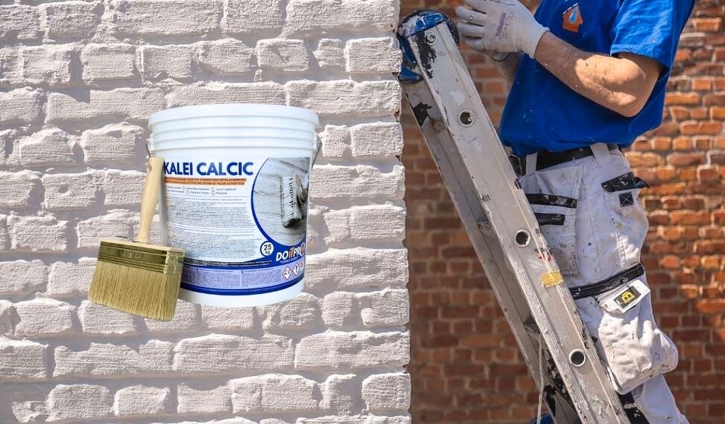 Quel est le prix du badigeon à la chaux par m²?