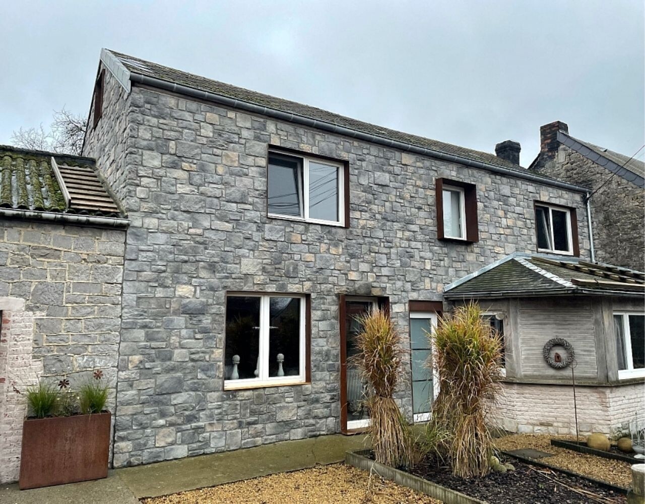 Wildstone Burgmauer – Plaquettes de parement au style authentique de mur de château Wildstone Burgmauer – Plaquettes de parement au style authentique de mur de château