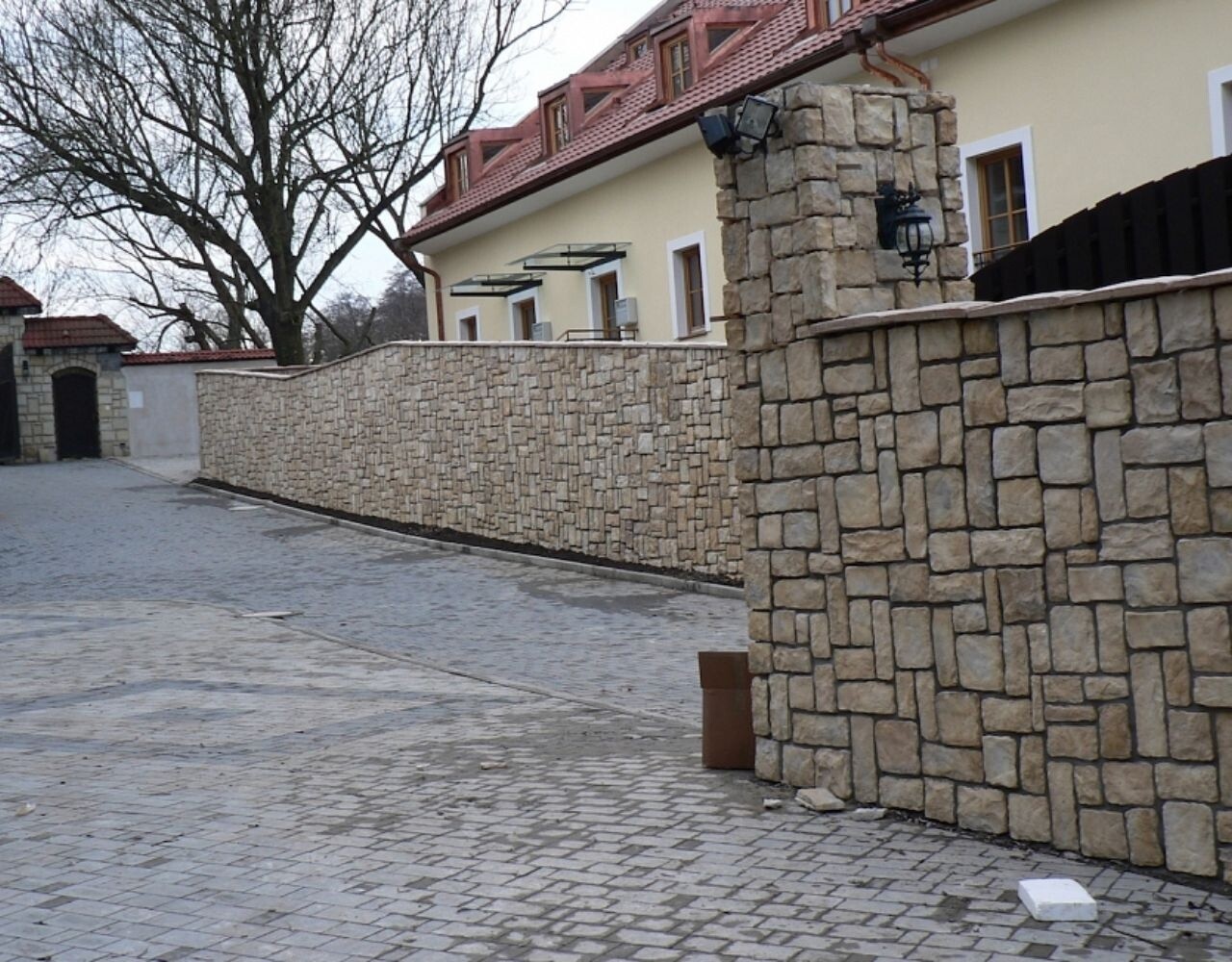 Wildstone Burgmauer – Plaquettes de parement au style authentique de mur de château Wildstone Burgmauer – Plaquettes de parement au style authentique de mur de château