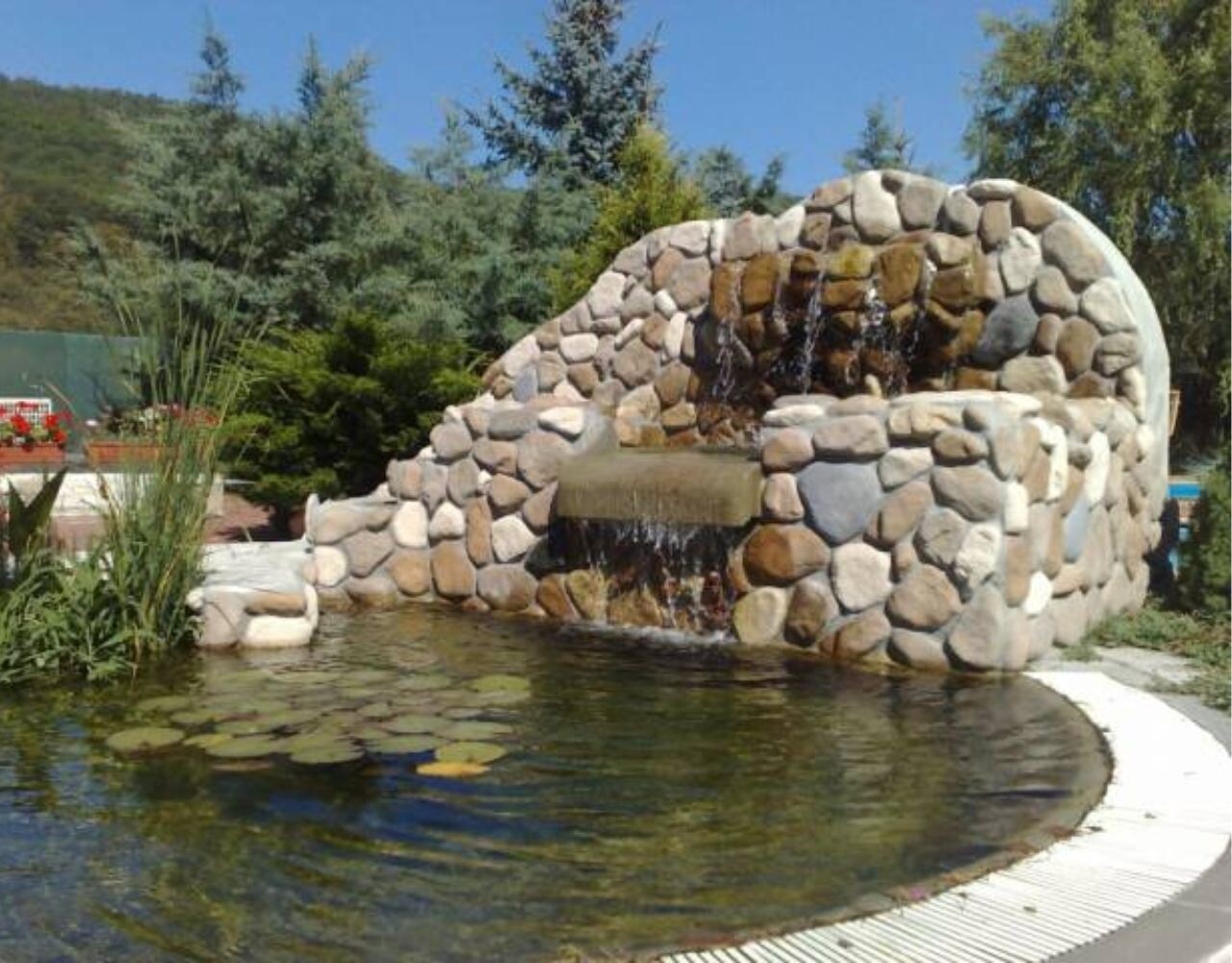 Wildstone River Stone – Plaquettes de parement au look de galets naturels Wildstone River Stone – Plaquettes de parement au look de galets naturels