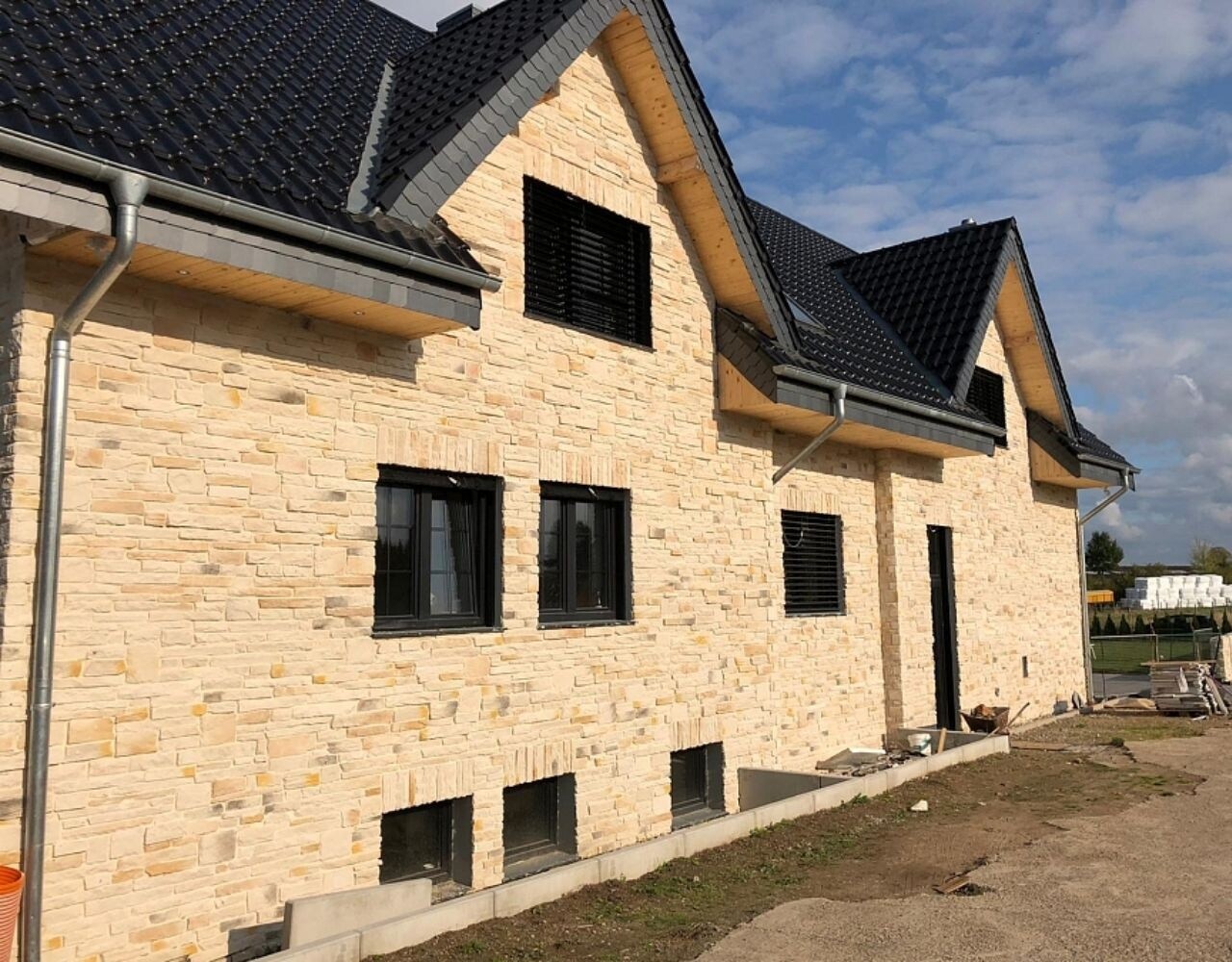 Wildstone Split Sandstone – Plaquettes de parement à l’aspect grès stratifié Wildstone Split Sandstone – Plaquettes de parement à l’aspect grès stratifié