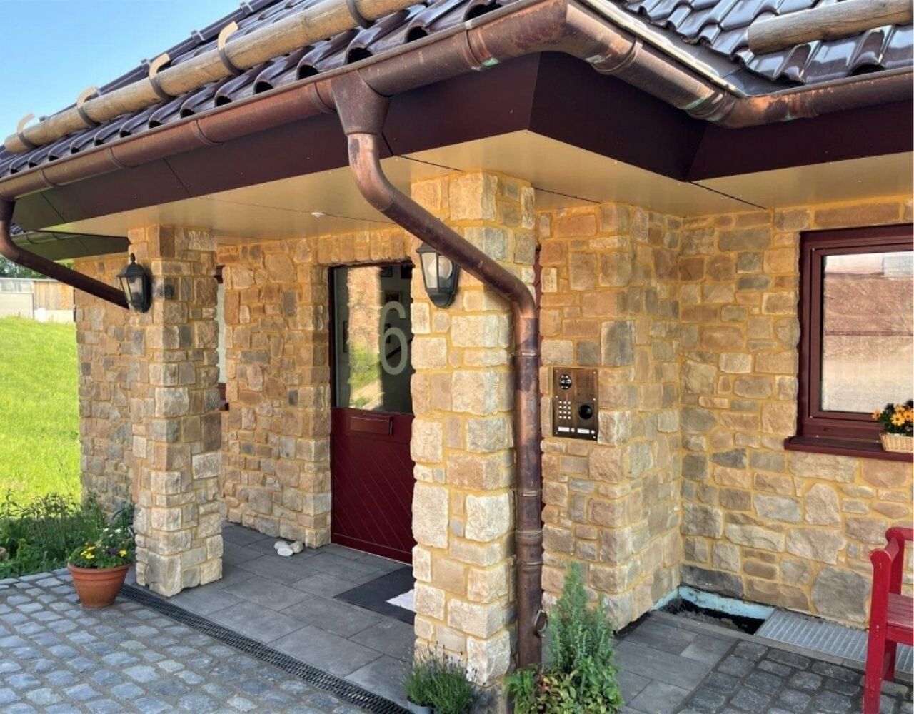 Wildstone Mix Country – Steenstrips met landelijke charme en gemengde steensoorten Wildstone Mix Country – Steenstrips met landelijke charme en gemengde steensoorten