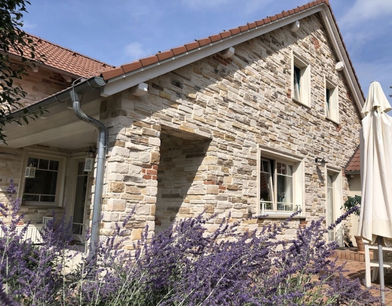 Wildstone Mix Rustico – Plaquettes de parement en pierre au profil rustique naturel Wildstone Mix Rustico – Plaquettes de parement en pierre au profil rustique naturel