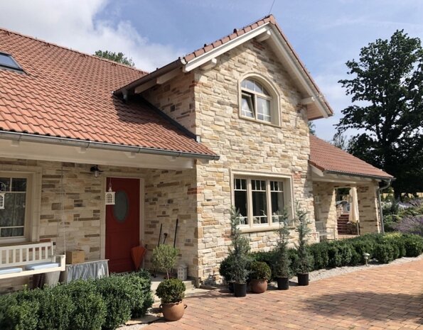 Wildstone Mix Rustico – Plaquettes de parement en pierre au profil rustique naturel Wildstone Mix Rustico – Plaquettes de parement en pierre au profil rustique naturel