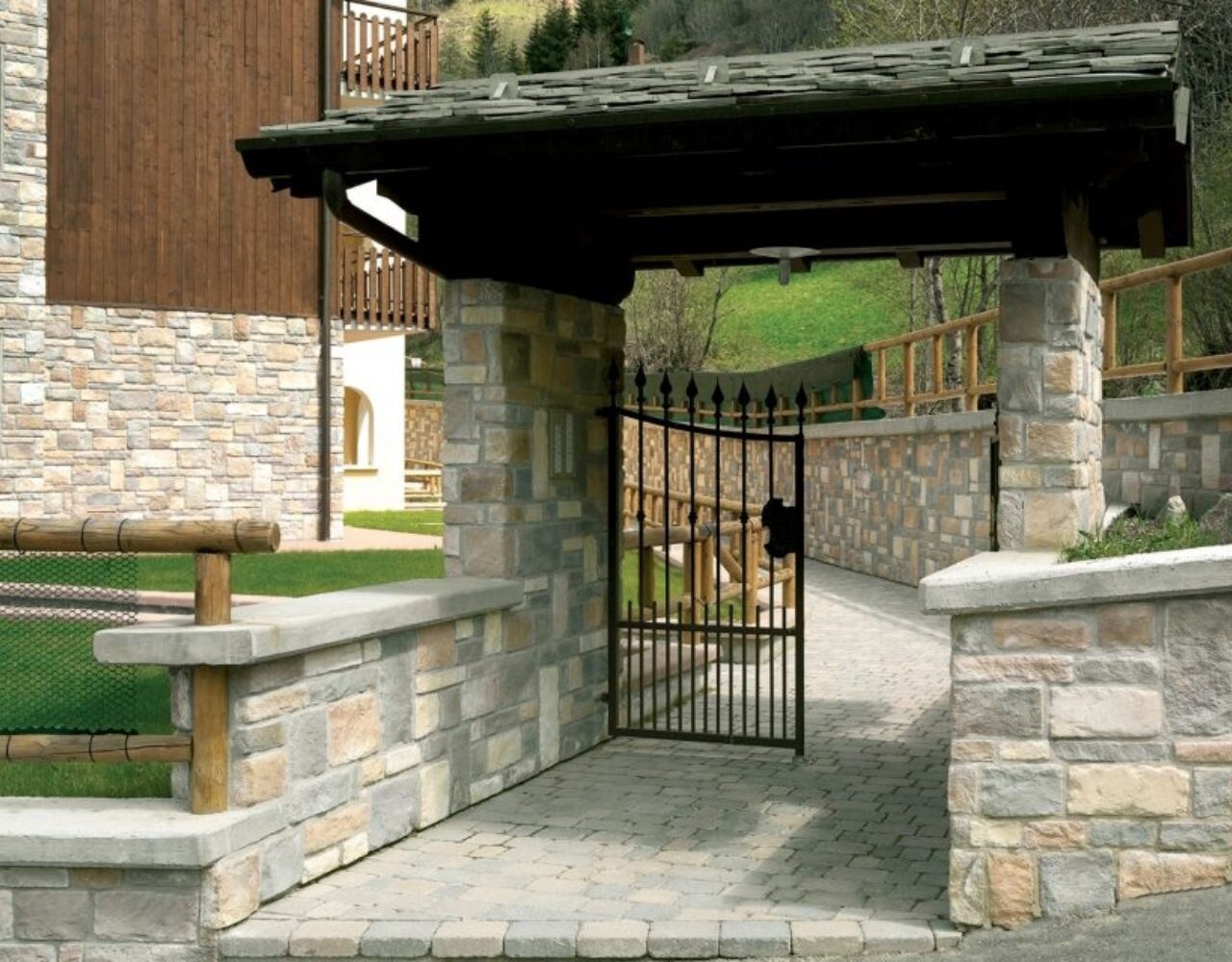 Biopietra Acropoli – Plaquettes de parement à l’aspect pierre naturelle texturée Biopietra Acropoli – Plaquettes de parement à l’aspect pierre naturelle texturée