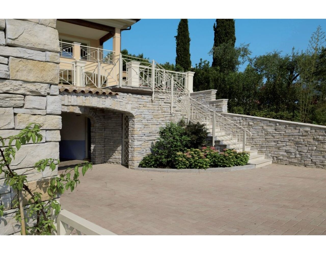 Biopietra Cortina – Steenstrips met strak gesneden, elegante steenstructuur