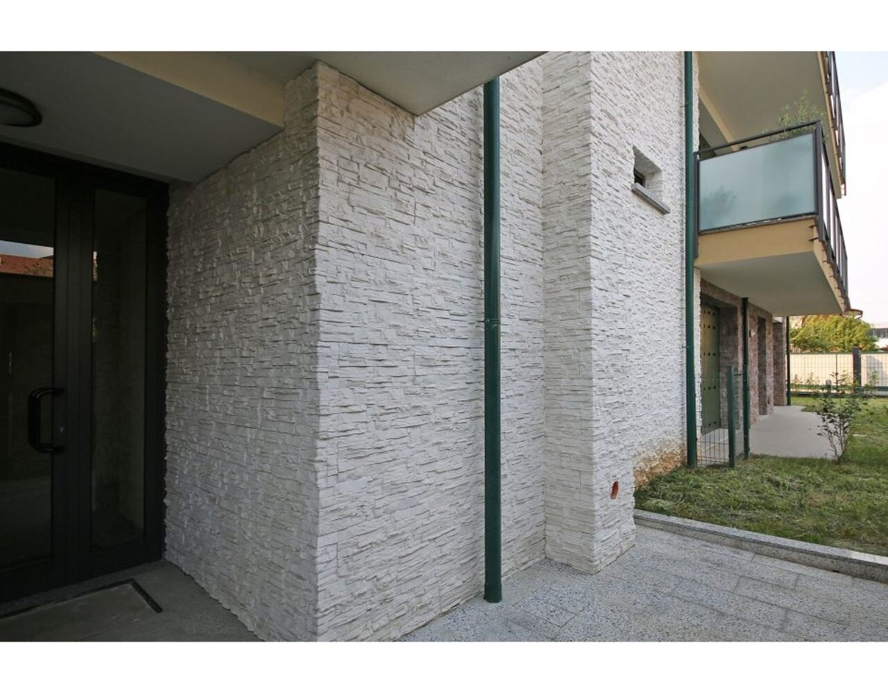 Biopietra Scaglia Montebello – Plaquettes de parement en pierre calcaire élégante Biopietra Scaglia Montebello – Plaquettes de parement en pierre calcaire élégante