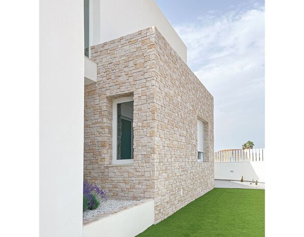 Verniprens Sierra Nevada – Steenstrips met zachte kleurnuances en natuurstenen uitstraling Verniprens Sierra Nevada – Steenstrips met zachte kleurnuances en natuurstenen uitstraling