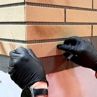 Plaatsing en verwerking van flexibele minerale steenstrips