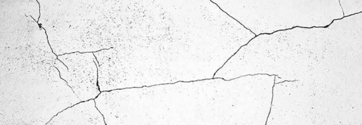 Comment réparer un enduit ou crépi abîmé sur votre façade ?