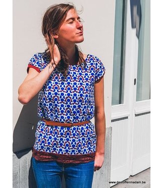 Een Odette t-shirt met kant