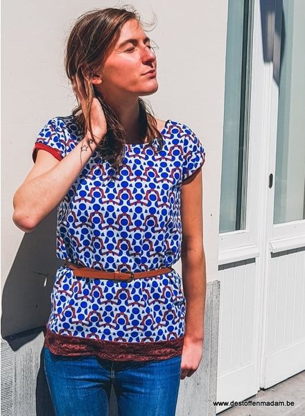 Een Odette t-shirt met kant