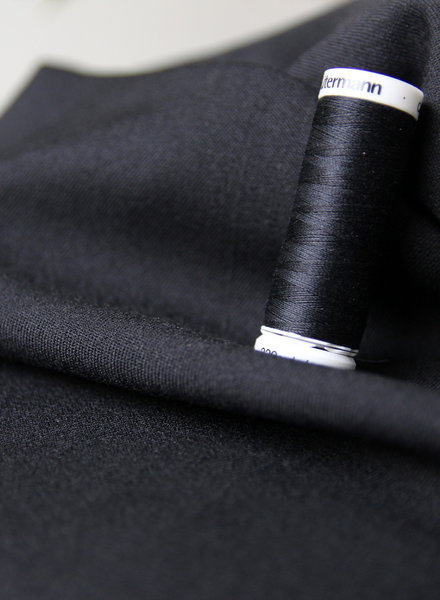 M. zwart - soepelvallende gabardine - wool touch