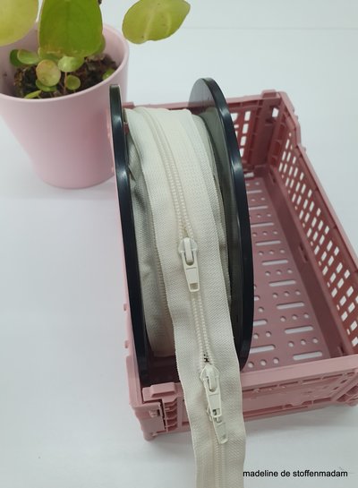 Madeline off-white zipper running meter size 5 - puller per 50 cm