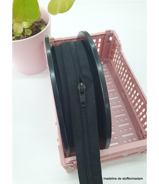 black zipper running meter size 5 - 1 puller per 50 cm