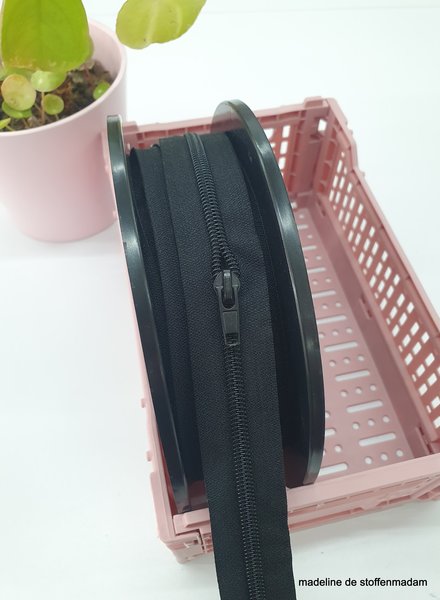 black zipper running meter size 5 - 1 puller per 50 cm